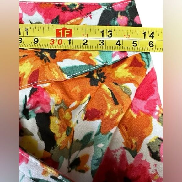 Norm Thompson Vibrant Floral Print Cropped Pants. Size 6. Beautiful!! - Picture 3 of 8